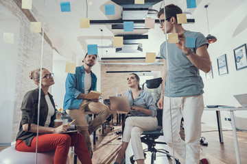 关于国家富强而奋斗杰出人物故事的手抄报 童话故事的手抄报