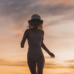 关于国家富强而奋斗杰出人物故事的手抄报 童话故事的手抄报